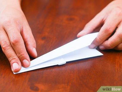 3 Wege, um einen Trick Papierflugzeug zu verdienen