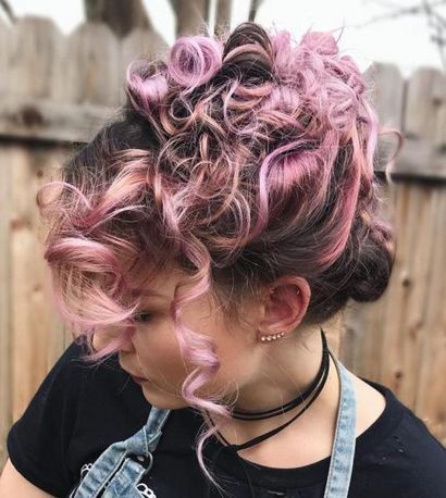 40 Creative Chignons pour cheveux bouclés