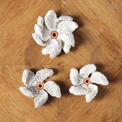 40 fleurs au crochet et quoi faire avec eux - Mollie Makes (comment faire grand crochet de fleurs) 40 fleurs au crochet et quoi faire avec eux - Mollie Makes