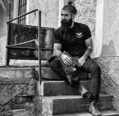 40 Samurai Coiffures pour les hommes - Moderne Masculines Man Buns (comment faire noeud cheveux samouraïs) 40 Samurai - Coupes de cheveux pour les hommes modernes Masculines Man Buns