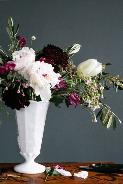 4 étapes pour créer un arrangement de fleurs professionnelle - Le Everygirl