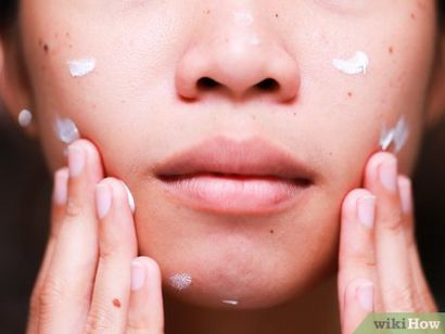 4 façons de faire un miel et flocons d'avoine Masque Visage