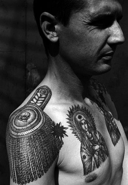 50 Tough Prison Tattoos und ihre Bedeutungen - Passt auf Euch