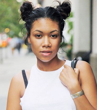 7 Cool (et facile) Buns qui travaillent pour cheveux courts, Byrdie