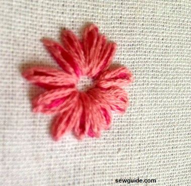 8 belles façons de faire des motifs de broderie de fleurs LAZY DAISY - Guide Sew