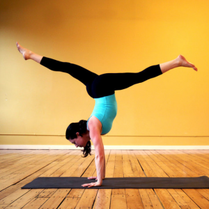 8 Poses de yoga pour vous aider à obtenir votre appui renversé sur (votre) 8 Poses de yoga pour vous aider à obtenir votre appui renversé sur
