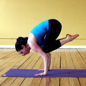 8 Poses de yoga pour vous aider à obtenir votre appui renversé sur