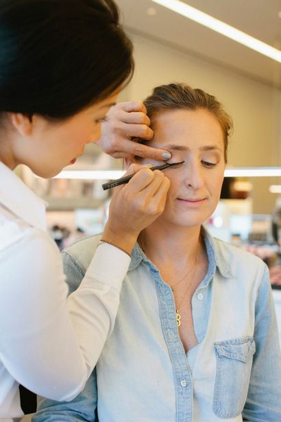 Eine 12-Schritt-Anleitung für Ihre eigene Hochzeit Make-up zu tun, Glamour