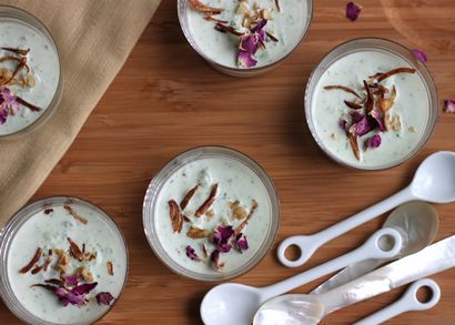 Ab Doogh Khiar- Gurkensuppe mit Walnüssen und Crunchy Schalotten im Persischen Manner