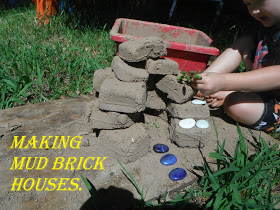 Aventures à la maison avec maman Faire une boue Brick House