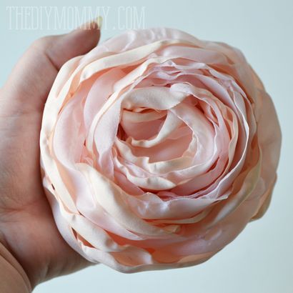 Un tutoriel gratuit et modèle pour la façon de faire pivoines et roses tissu, le bricolage maman