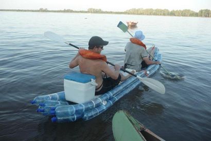 Un kayak fabriqué à partir de bouteilles recyclées Flotteurs vers le bas du fleuve Parana, Inhabitat Argentine - Green Design,
