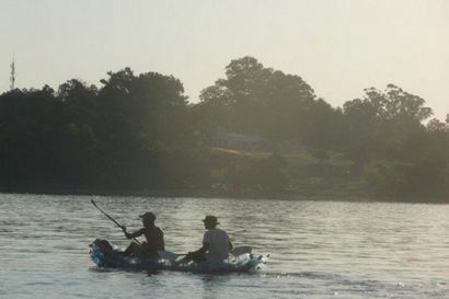 Un kayak fabriqué à partir de bouteilles recyclées Flotteurs vers le bas du fleuve Parana, Inhabitat Argentine - Green Design,