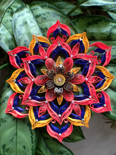 Alle Unternehmungen Papier Quilled Ornamente und Mandalas