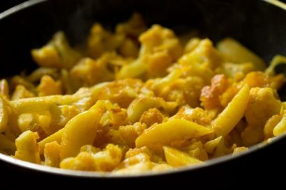 Aloo gobi recette - comment faire aloo gobi sec, recette punjabi Aloo gobi (punjabi) Aloo gobi recette - comment faire aloo gobi sec, punjabi Aloo gobi recette