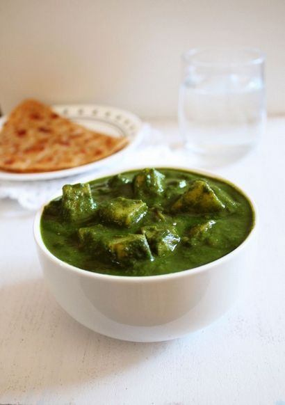 Aloo Palak recette (Aloo recette de sauce palak, curry épinards de pomme de terre)