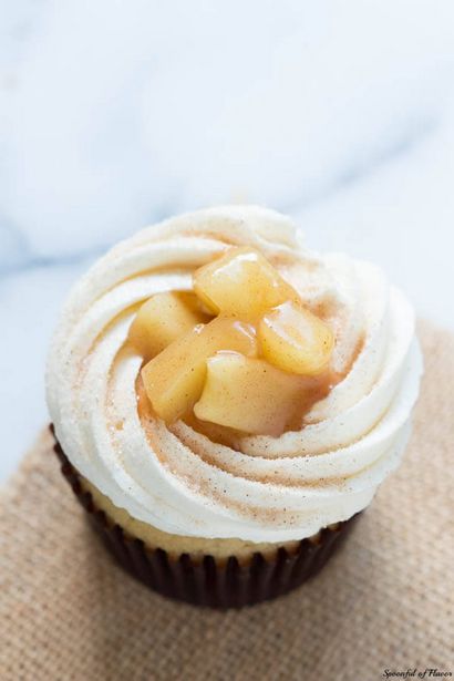 Tarte aux pommes Petits gâteaux avec la vanille - Crème au beurre Glaçage Spoonful de saveur