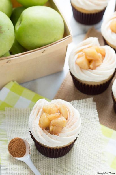 Tarte aux pommes Petits gâteaux avec la vanille - Crème au beurre Glaçage Spoonful de saveur