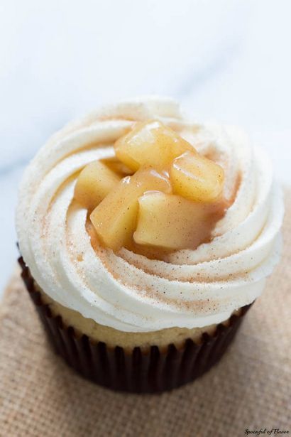 Tarte aux pommes Petits gâteaux avec la vanille - Crème au beurre Glaçage Spoonful de saveur