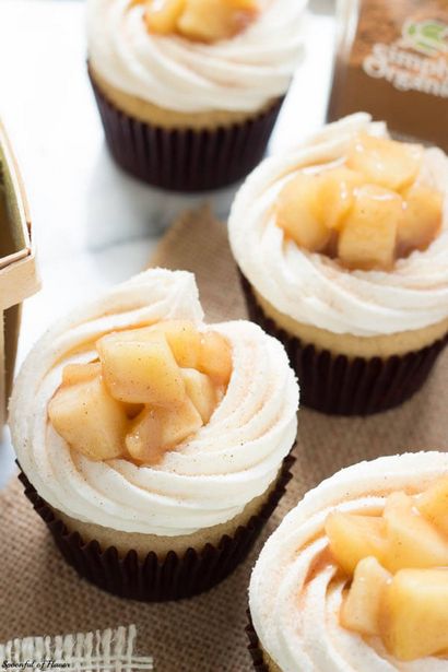 Apfelkuchen-Cupcakes mit Vanille-Buttercreme Zuckerguss - Spoonful of Flavor