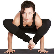 Der Arm Drücken Posture (Bhujapidasana) Schritte, Vorsichtsmaßnahmen und Nutzen für die Gesundheit