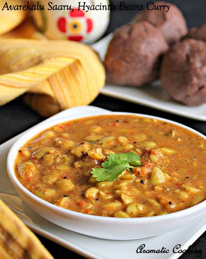 Cuisson aromatique Hitikida Avarekalu SAARU, haricots jacinthe (haricots) Champ de Curry (hitikida) Cuisson aromatique Hitikida Avarekalu SAARU, haricots jacinthe (haricots de) Curry