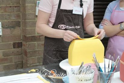 Un guide étape par étape pour faire votre propre sac à main Designer gâteau, Planète gâteau @ Pas tout à fait Nigella