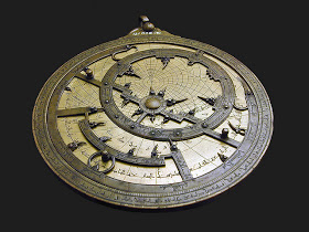 Astrolabe - Ordinateur magnifique sur le Ancients ~ Kuriositas