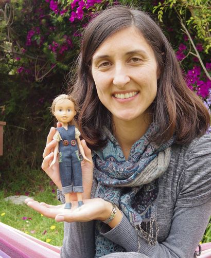 Maman australienne Turns poupées Bratz en filles régulières en supprimant leur maquillage Unrealistic, Bored (recyclage) Maman australienne Turns poupées Bratz en filles régulières en supprimant leur maquillage Unrealistic, Bored