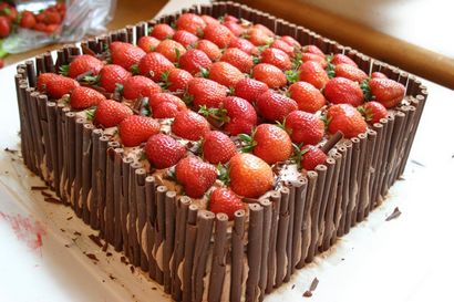 Un très grand gâteau d'anniversaire - Belleau cuisine (anniversaire) Un très gros gâteau d'anniversaire - Belleau cuisine