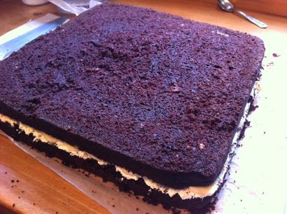 Un très grand gâteau d'anniversaire - Belleau cuisine (grande) Un très gros gâteau d'anniversaire - Belleau cuisine