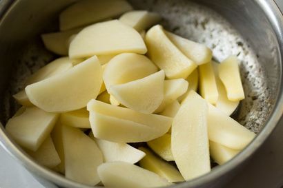recette de pommes de terre au four coins, comment faire recette wedges de pommes de terre cuites au four