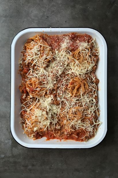 Gebackene Spaghetti mit Fleischsoße