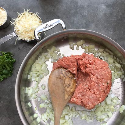 Gebackene Spaghetti mit Fleischsoße