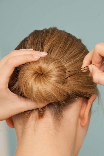 Ballerina Bun Haar Tutorial schicke Hochsteckfrisur für den modernen Gal