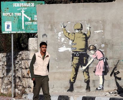 Banksy L'homme derrière le mur, » par Will Ellsworth-Jones - The New York Times (Banksy: l'homme derrière le mur (livre)) Banksy L'homme derrière le mur, » par Will Ellsworth-Jones - The New York Times