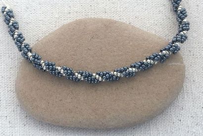 Stitches Perler Utilisé pour fabriquer des cordes perlées