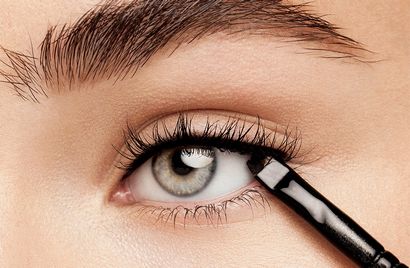 Bases de beauté Comment faire Eyeliner ailée, Beautylish