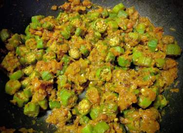 Bhindi Masala (à sec) recette, VegeCravings