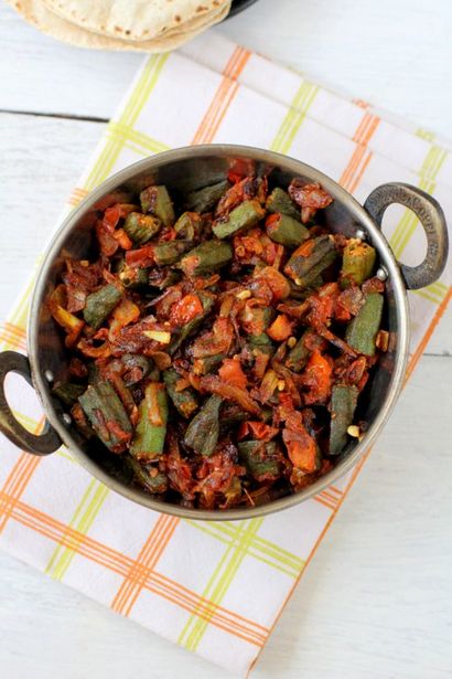 Bhindi recette masala, style hôtel bhindi nord de l'Inde, les alevins de gombo