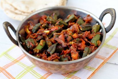 Bhindi recette masala, le style de l'hôtel du Nord bhindi Indien, alevins de gombo (bhindi) Bhindi recette masala, style hôtel bhindi nord de l'Inde, les alevins de gombo