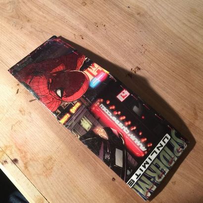 Comic Book Bi-Fold Wallet 5 étapes (avec photos) (étapes) Bi-fold Comic portefeuille du livre 5 étapes (avec photos)