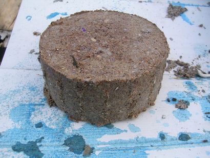 Biocarburant Briquettes, Compress pâte à papier et Sawdust des briques de carburant 7 étapes (avec photos)