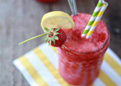 Boozy Strawberry Lemonade Slushies - Küche Vertrag