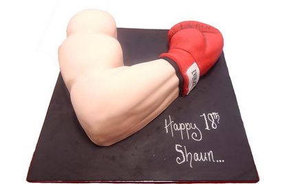 Gants de boxe sur le gâteau