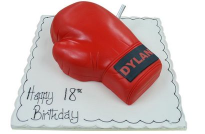 Gants de boxe sur le gâteau