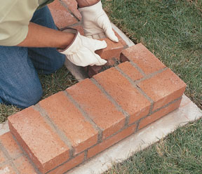 Bauen Sie ein Brick Garden Wall - Extreme How To