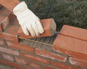 Bauen Sie ein Brick Garden Wall - Extreme How To