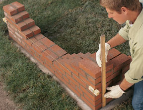 Construire un mur de briques de jardin - Extreme Comment