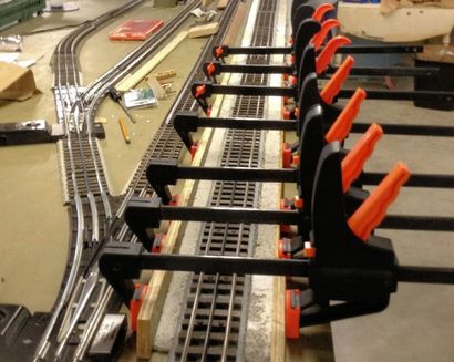 Construire un mur de soutènement avec l'emballage de styromousse, Passerelle NMRA